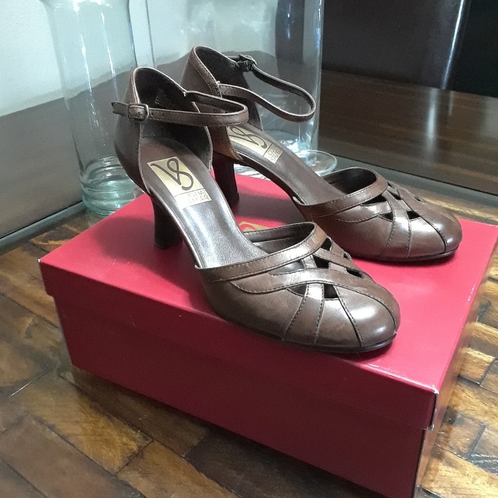 Victoria Spencer Brown Heels